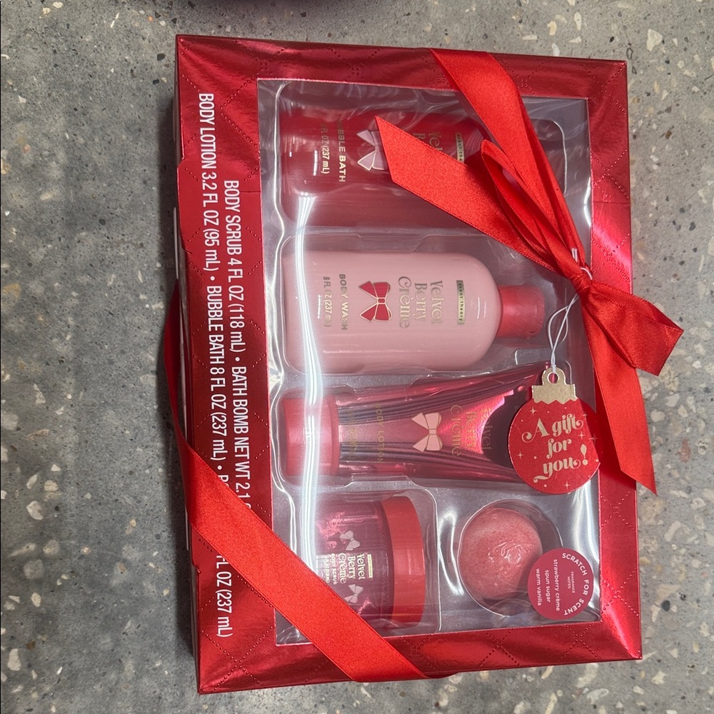Velvet Berry Gift Set with Red Ribbon - Picture 2 of 2